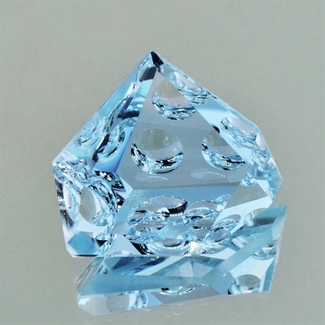 Blautopas, Design-Freiform facettiert (23,74 ct.) aus Brasilien Blautopas, Design-Freiform facettiert (23,74 ct.) aus Brasilien