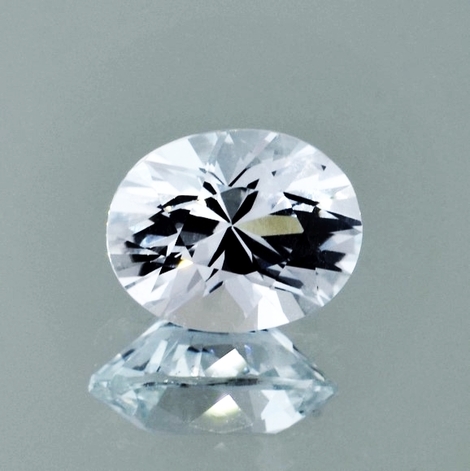 Topas, Oval facettiert (7,61 ct.) aus Nigeria (Plateau State) Topas, Oval facettiert (7,61 ct.) aus Nigeria (Plateau State)
