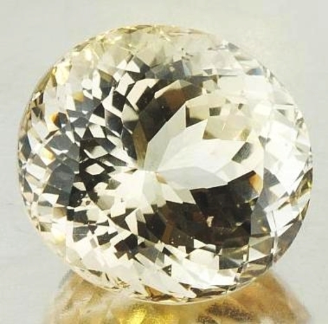 Topas, Oval facettiert (67,85 ct.) aus Pakistan (Gilgit) Topas, Oval facettiert (67,85 ct.) aus Pakistan (Gilgit)