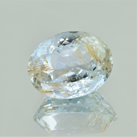 Topaz oval very light blue Rutilnadeleinschlüsse 26.17 ct