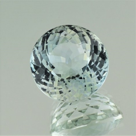 Topaz round greenish very light blue 39.60 ct