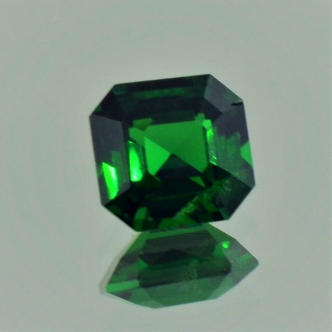 Tsavorite Garnet octagon green 2.62 ct