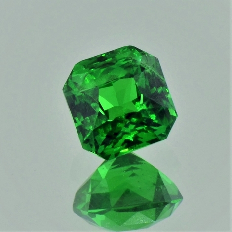 Tsavorit, Achteck facettiert (3,05 ct.) aus Tansania (Merelani Hills) Tsavorit, Achteck facettiert (3,05 ct.) aus Tansania (Merelani Hills)
