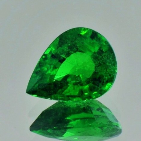 Tsavorit, Tropfen facettiert (5,95 ct.) aus Kenia (Taita Hills) Tsavorit, Tropfen facettiert (5,95 ct.) aus Kenia (Taita Hills)