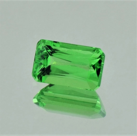 Tsavorit, Achteck facettiert (1,95 ct.) aus Tansania (Merelani Hills)