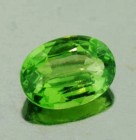 Tsavorit, Oval facettiert (2,05 ct.) aus Tansania (Merelani Hills) Tsavorit, Oval facettiert (2,05 ct.) aus Tansania (Merelani Hills)