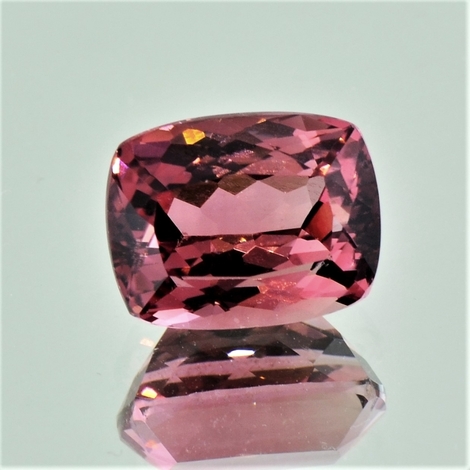 Turmalin, Antikoval facettiert (5,31 ct.) aus Brasilien Turmalin, Antikoval facettiert (5,31 ct.) aus Brasilien