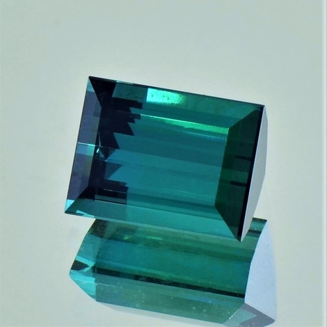 Turmalin, Rechteck facettiert (7,26 ct.) aus Namibia Turmalin, Rechteck facettiert (7,26 ct.) aus Namibia