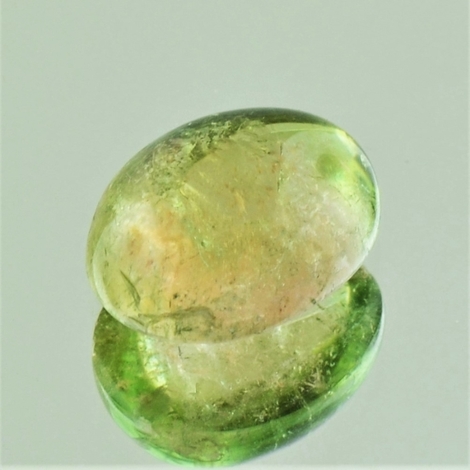 Turmalin, Oval Cabochon (5,65 ct.) aus Nigeria Turmalin, Oval Cabochon (5,65 ct.) aus Nigeria