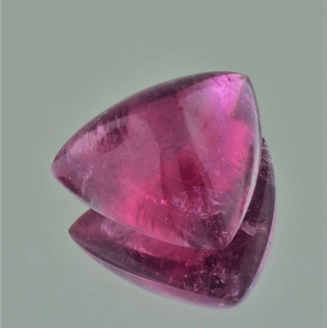Tourmaline Cabochon trillion reddish-pink 9.27 ct