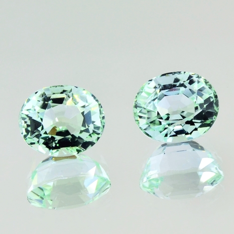 Turmalin Duo oval hellgrün 12,14 ct. Turmalin Duo oval hellgrün 12,14 ct.