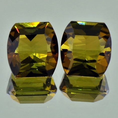 Turmalin Duo, Tonne facettiert (7,77 ct.) aus Afrika Turmalin Duo, Tonne facettiert (7,77 ct.) aus Afrika