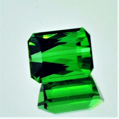 Verdelith, Achteck facettiert (3,04 ct.) aus Brasilien Verdelith, Achteck facettiert (3,04 ct.) aus Brasilien