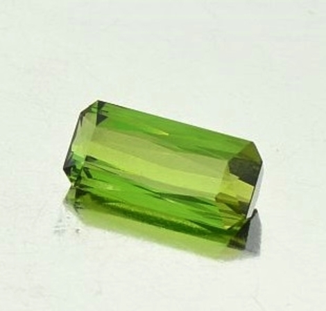 Verdelith, Achteck facettiert (3,87 ct.) aus Nigeria Verdelith, Achteck facettiert (3,87 ct.) aus Nigeria