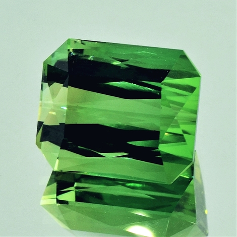 Verdelith, Achteck facettiert (22,91 ct.) aus Kongo (Kivu Region) Verdelith, Achteck facettiert (22,91 ct.) aus Kongo (Kivu Region)
