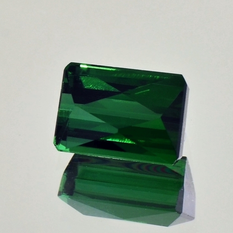 Verdelith, Achteck facettiert (3,50 ct.) aus Brasilien Verdelith, Achteck facettiert (3,50 ct.) aus Brasilien