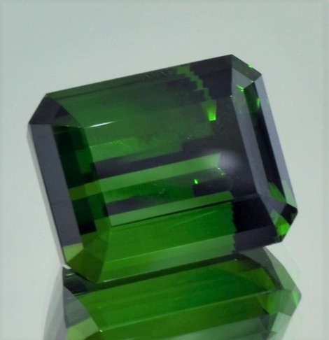 Verdelith, Achteck facettiert (31,18 ct.) aus Brasilien (Minas Gerais)