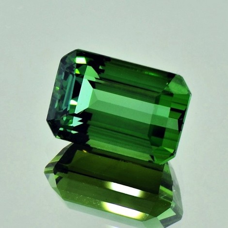 Verdelith, Achteck facettiert (8,57 ct.) aus Brasilien Verdelith, Achteck facettiert (8,57 ct.) aus Brasilien