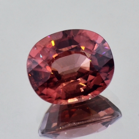 Zirkon, Oval facettiert (14,14 ct.) aus Tansania Zirkon, Oval facettiert (14,14 ct.) aus Tansania