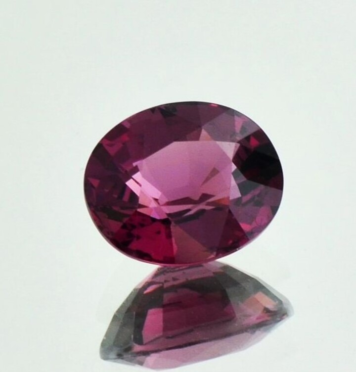 Rhodolite Garnet oval purple red 4.48 ct