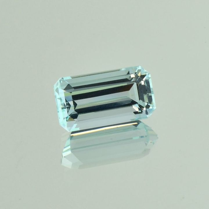 Aquamarine octagon sehr light blue 4.06 ct