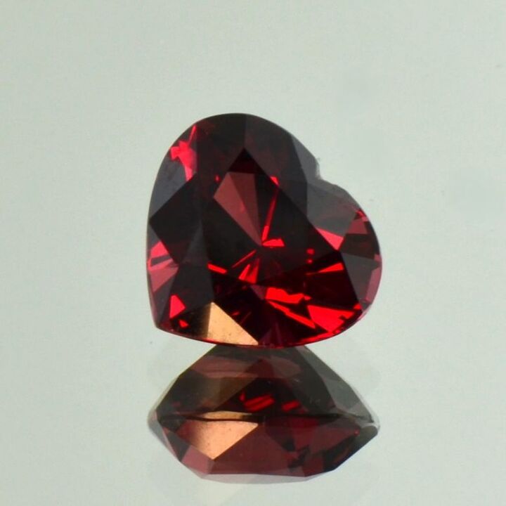 Rhodolith Granat Herz dunkelrot 4,91 ct