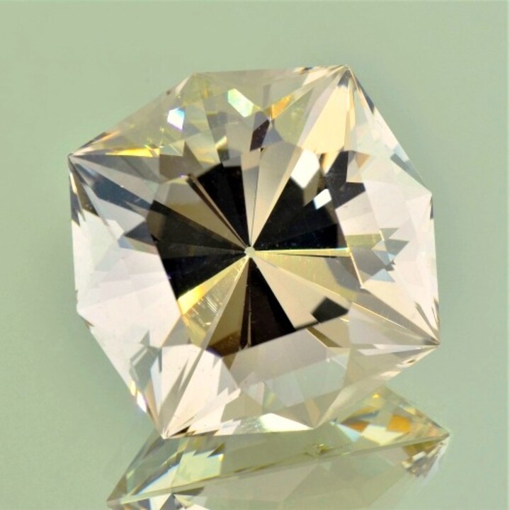 Quarz Design-Achteck gräulich-zartbraun 62,87 ct