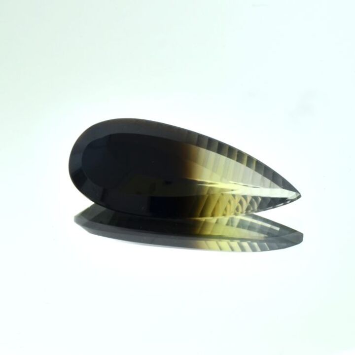 Tricolor-Quarz Tropfen 24,86 ct