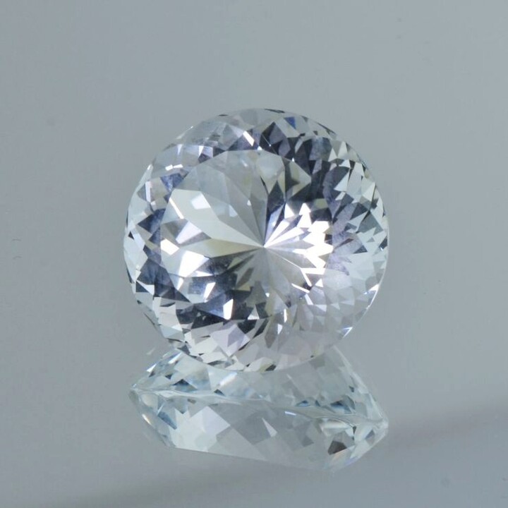 Topaz round colorless untreated 28.79 ct