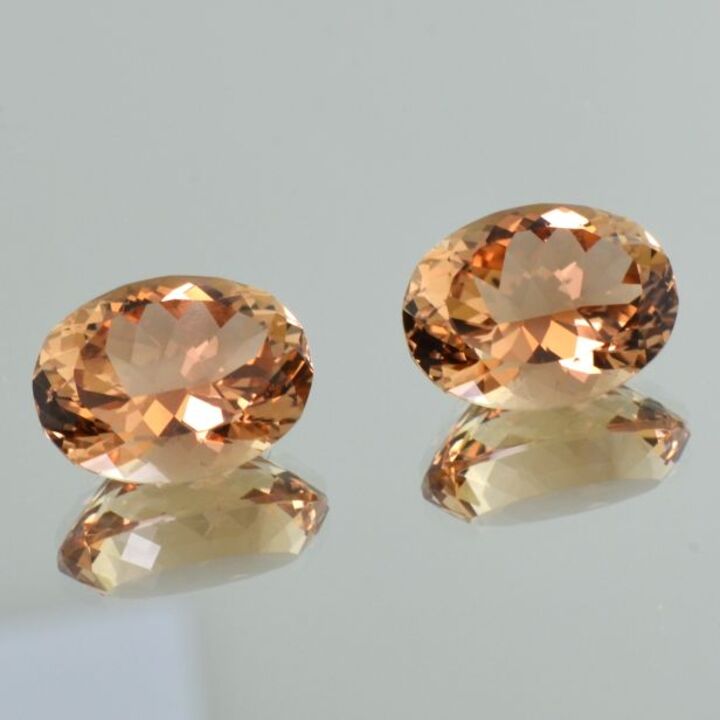 Topaz Pair oval brownish 25.51 ct.