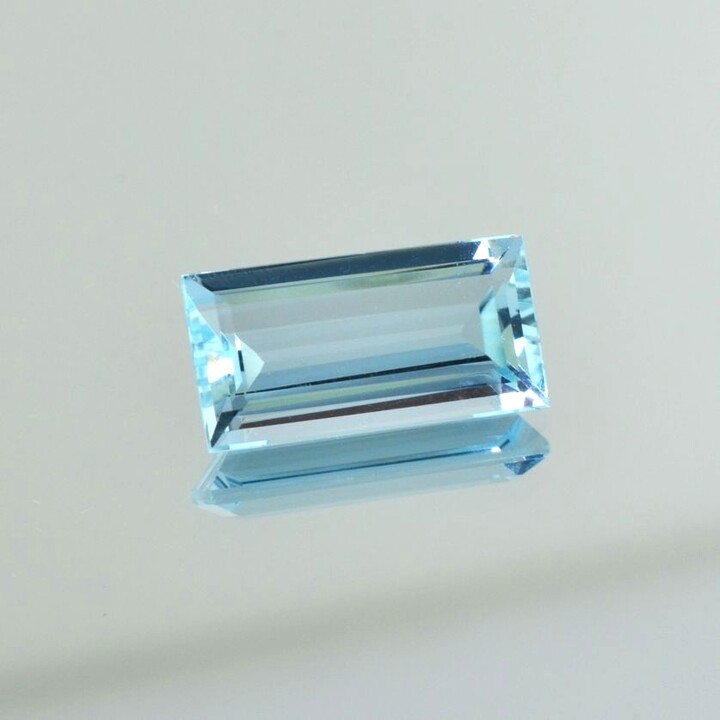 Aquamarine rectangle light blue 4.35 ct