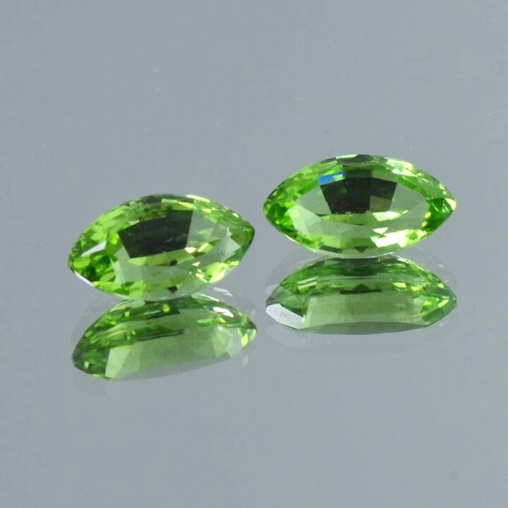 Peridot Duo Navette grün 3,33 ct.