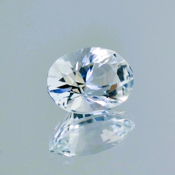 Topaz oval colorless untreated 5.62 ct