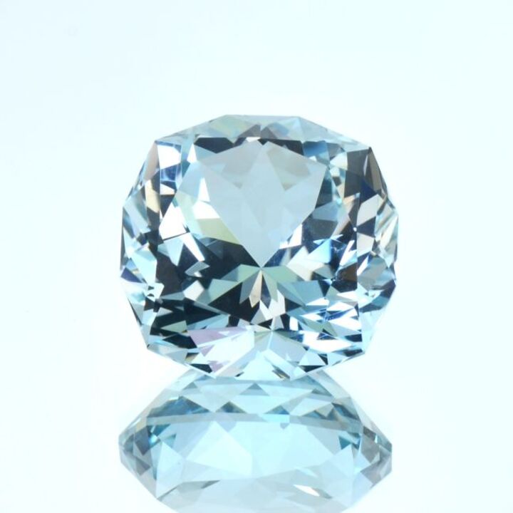 Topaz Design-Antik light blue untreated 22.31 ct.