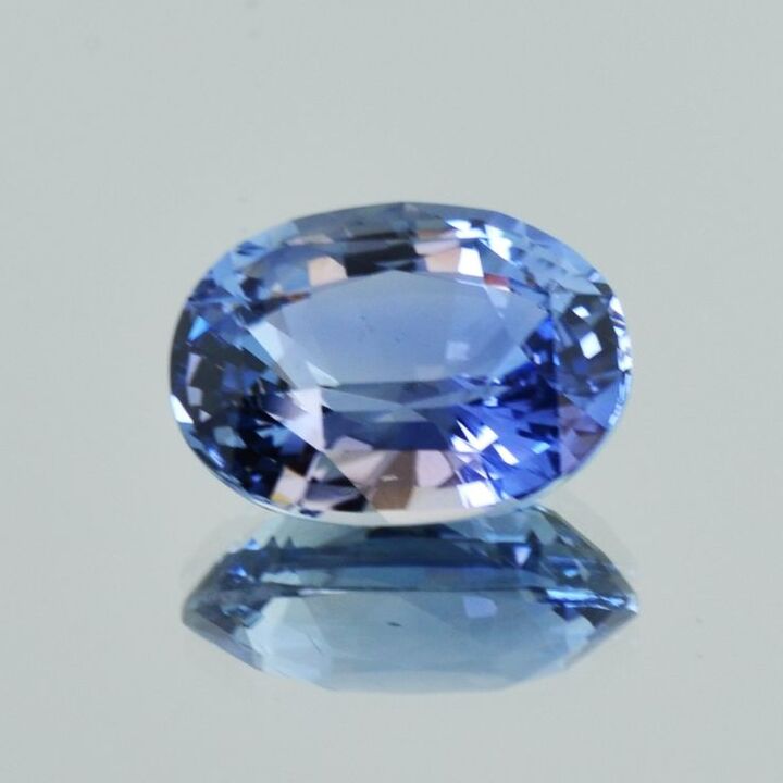 Saphir oval blau 8,57 ct.