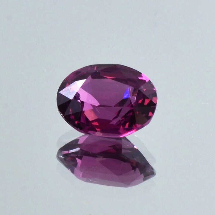 Spinel oval purple red 2.40 ct.