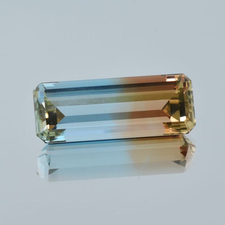 Bicolor Topaz octagon hellblau+orangebraun untreated 31.59 ct.