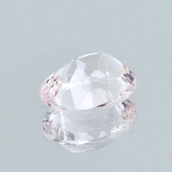 Morganite Beryll oval very light pink untreated 5.57 ct.