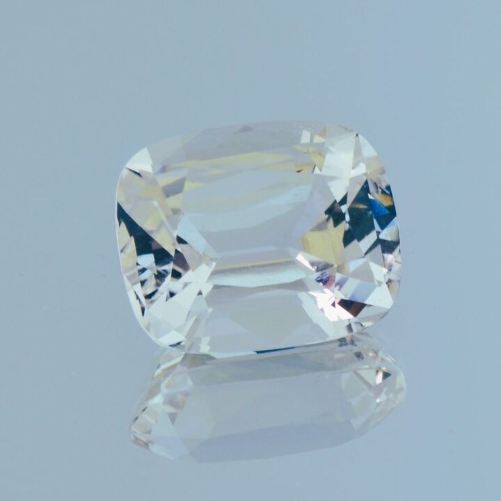 Topas antik farblos-getönt unbehandelt 15,14 ct.