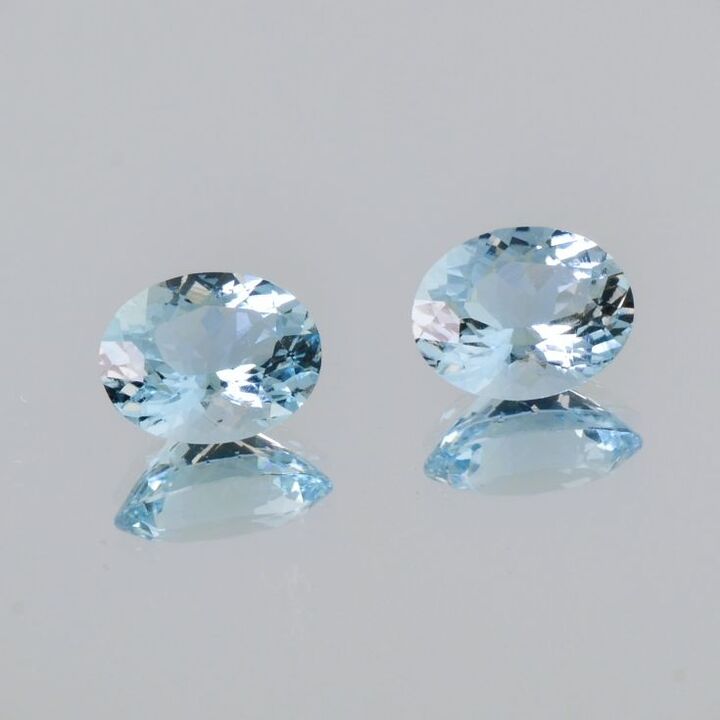 Aquamarin Duo oval sehr helles Blau 4,27 ct.
