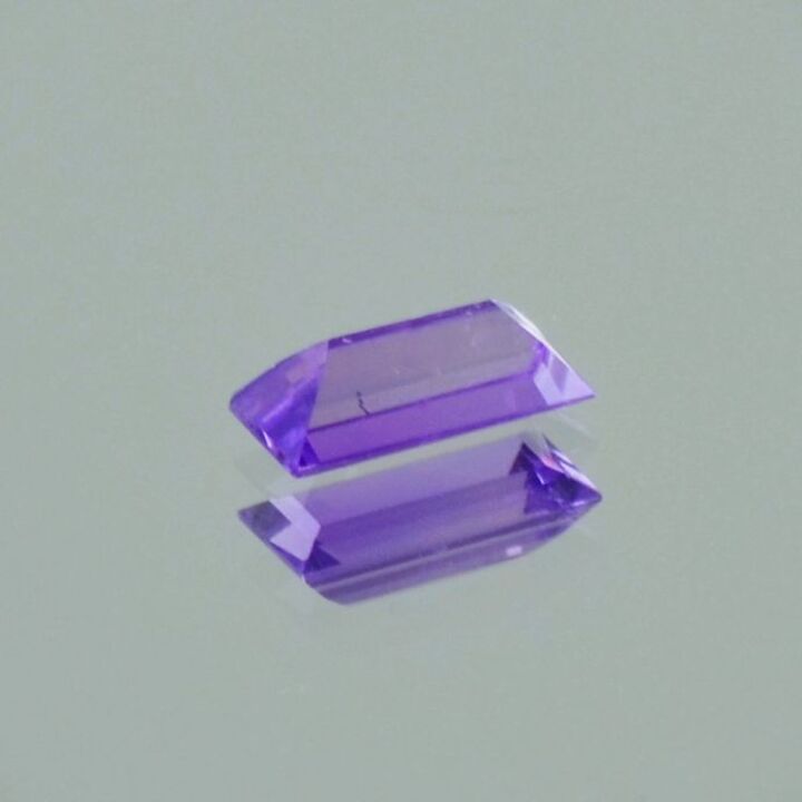 Saphir Rechteck lila 0,58 ct.