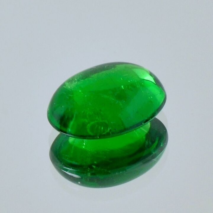 Tsavorit Granat Cabochon oval intensives Grün 3,93 ct.