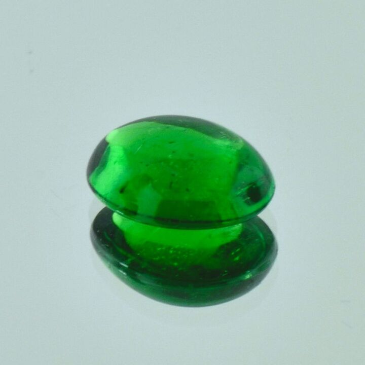 Tsavorit Granat Cabochon oval intensives Grün 3,93 ct.