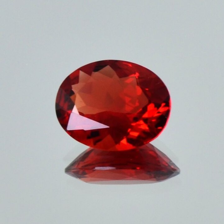 Andesin oval rot 2,89 ct.