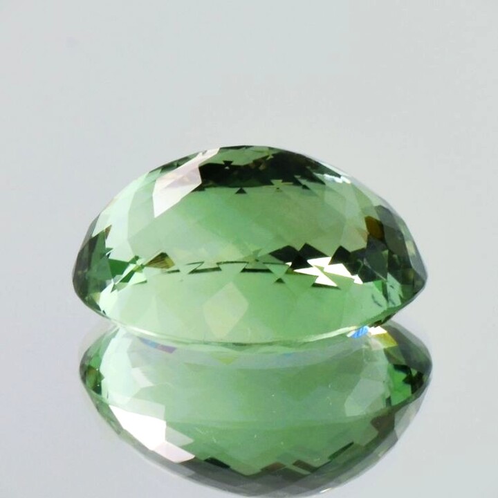 Prasiolith Quarz oval grün 30,30 ct.