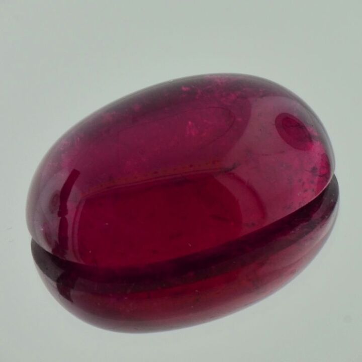 Rubellit Turmalin Cabochon oval intensives Purpurrot 53,47 ct