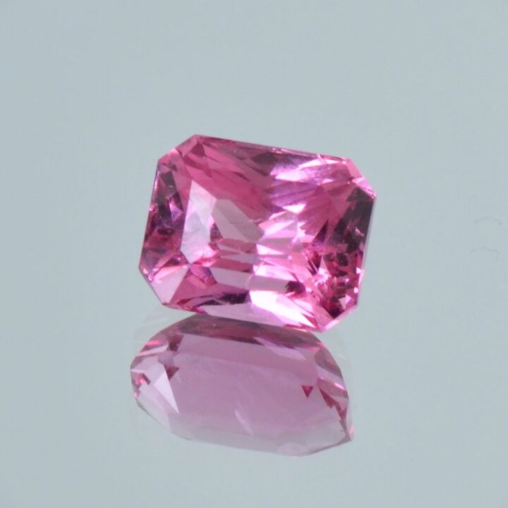Spinell octagon-princess rosa-pink 2,69 ct.