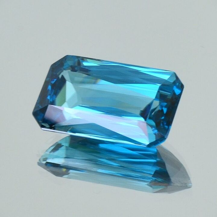 Zirkon octagon blau 20,19 ct.