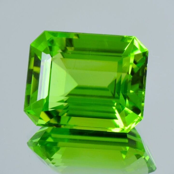 Peridot octagon intensives Grün unbehandelt 28,828ct