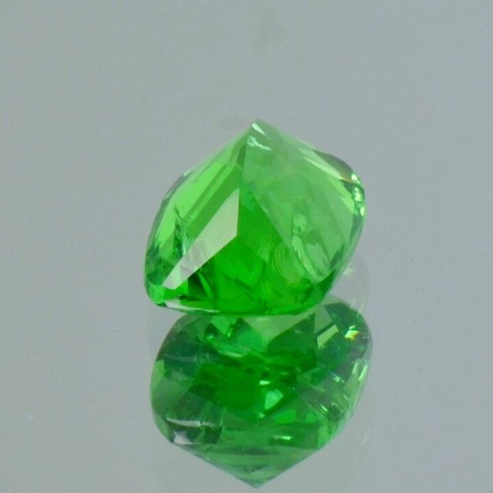 Tsavorit Granat antik grasgrün 3,36 ct.